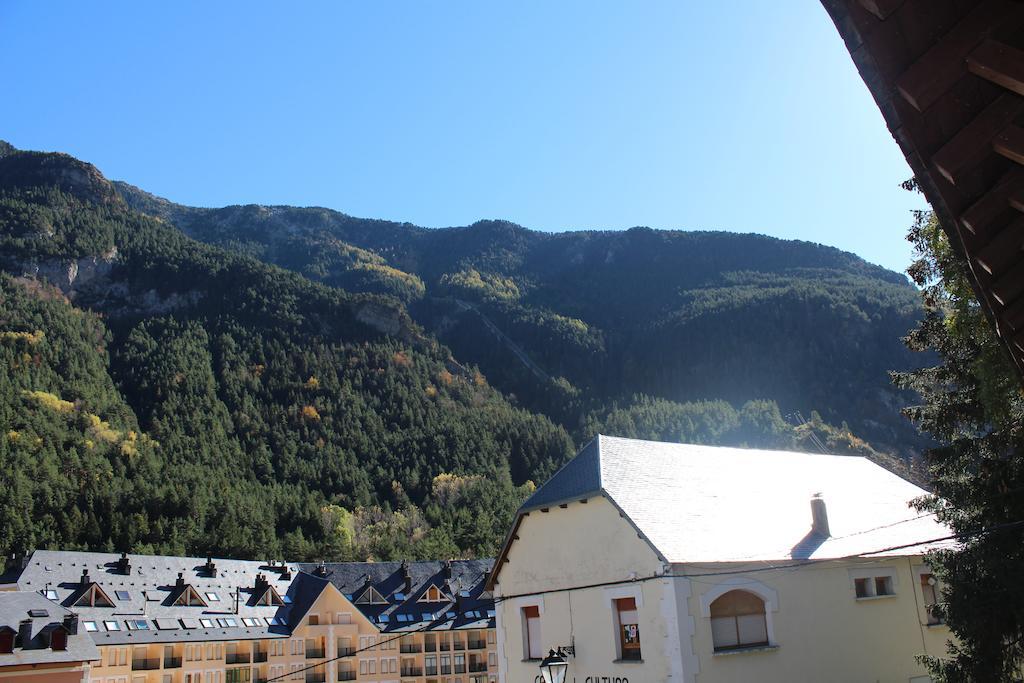 Albergue De Canfranc Estacion Номер фото